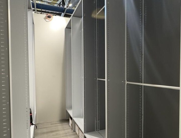 металлические стеллажи для одежды