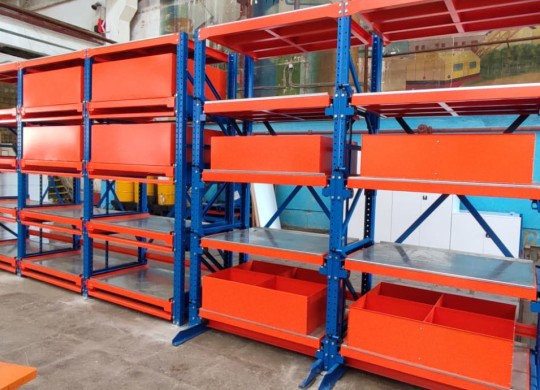 Многоуровневая система хранения с индивидуальной нагрузкой на полку