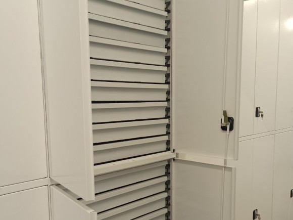 Распашные двери на стеллаж