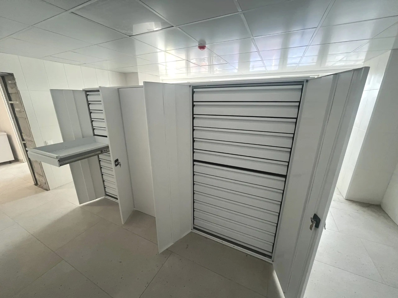 металлические стеллажи для медицинского склада